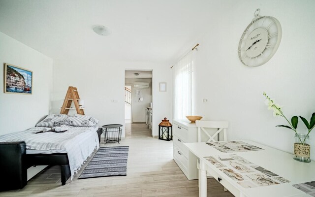 Awesome Apartment in Orebic With Wifi