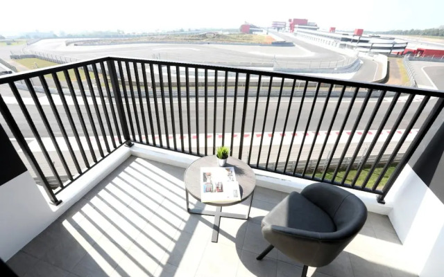 T11 T12 Hotel