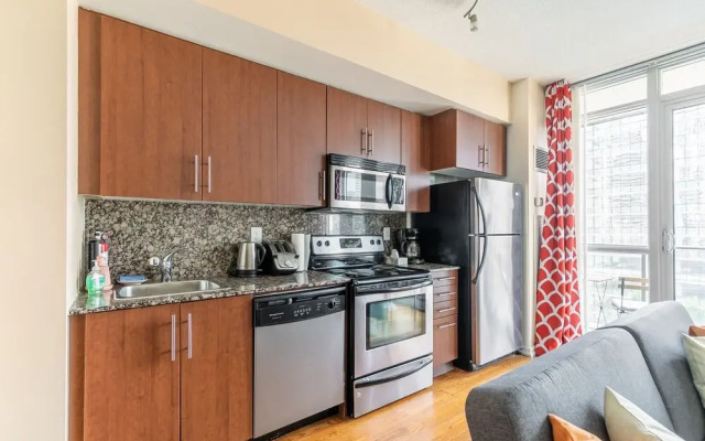 Sky View Suites - Maple Leaf Square