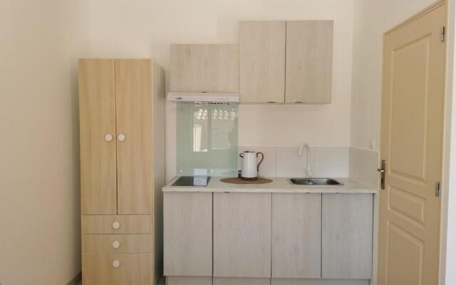 STUDIO PRIVATIF CLIMATISÉ , TERRASSE ET PiSCINE