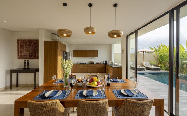 "top Selling 3 Bedrooms Beachfront Villa in Ketewel"