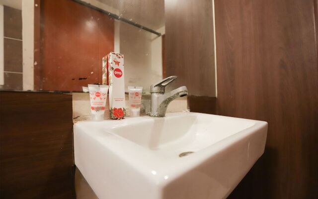 OYO 467 Penthouse Hotel