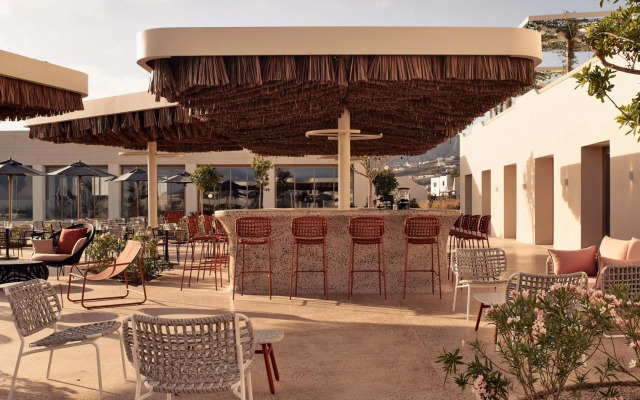 NOŪS Santorini
