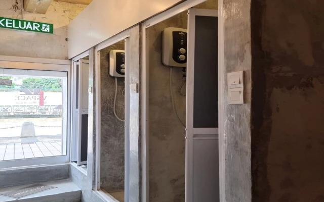 SPOT ON 90746 Vspace Guesthouse & Cafe