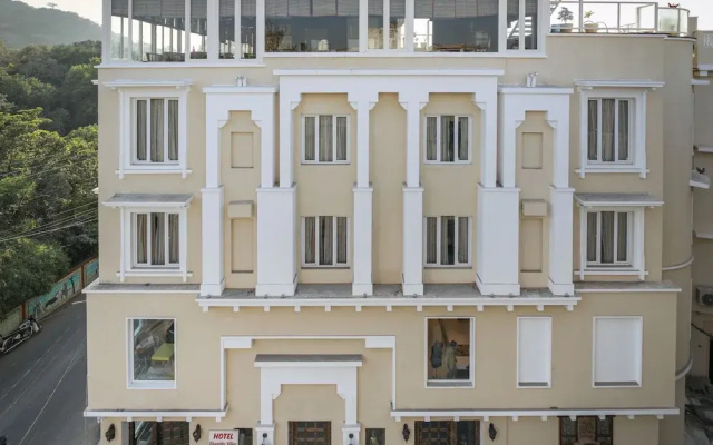 OYO 9366 Hotel Shambhu Villas
