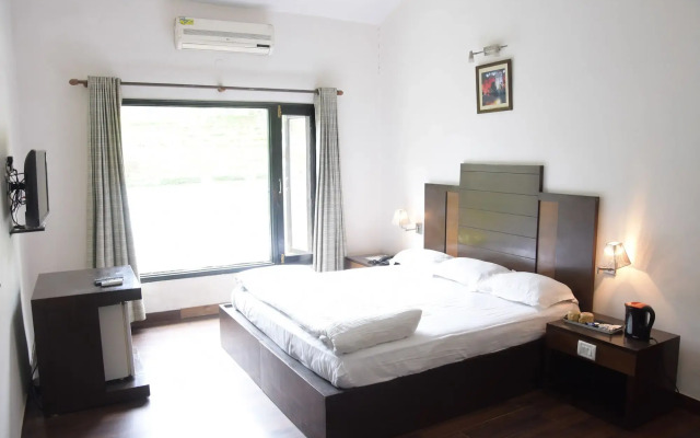 8fold-Pinecrest By LaRiSa, Bhimtal