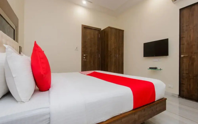 OYO 9327 Royce Executive