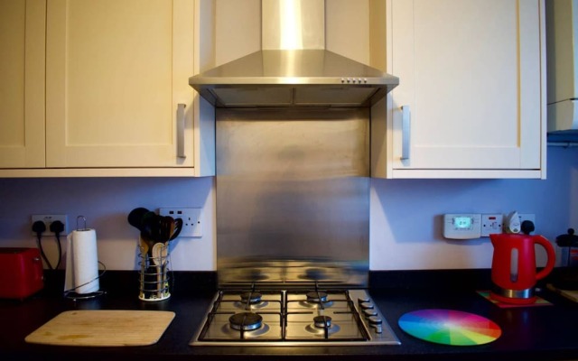 Welcoming and Homely 2 Bed in Central Location