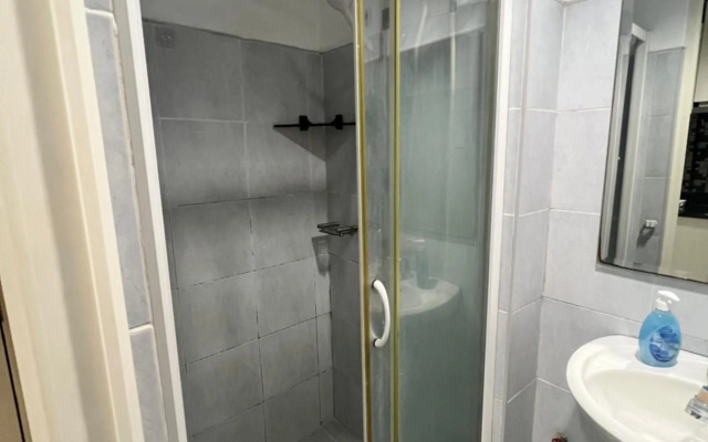 Staycation Sea Residences MOA Jermel