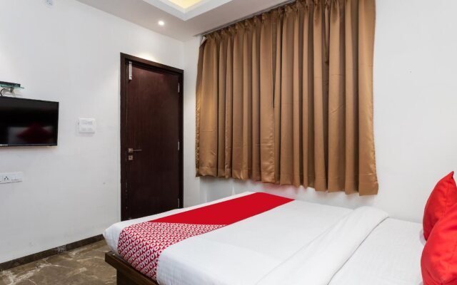 OYO 15800 Jaanie's Residency