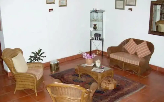 Las Flores Country & Beachside Hotel