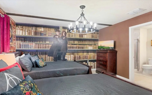 Extraordinary 5BR Private Pool Near Disney Area!