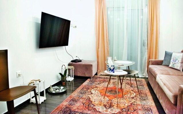 Delightful Brand New Apt