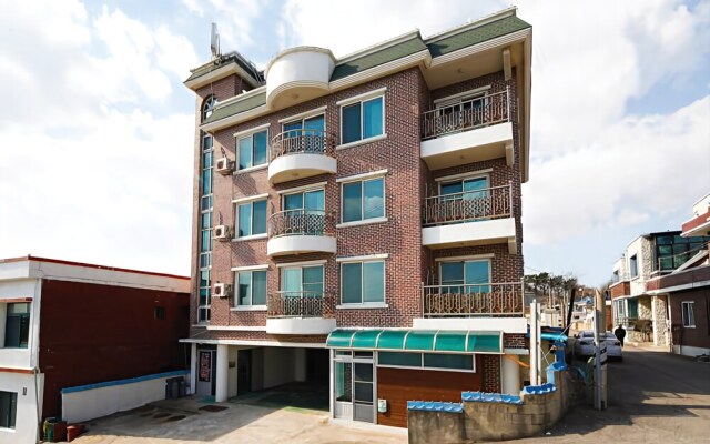 Seokcho Hometown Lodge Pension