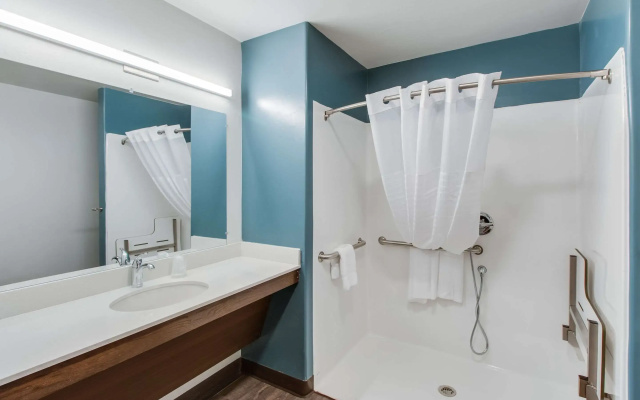 WoodSpring Suites Bakersfield Airport