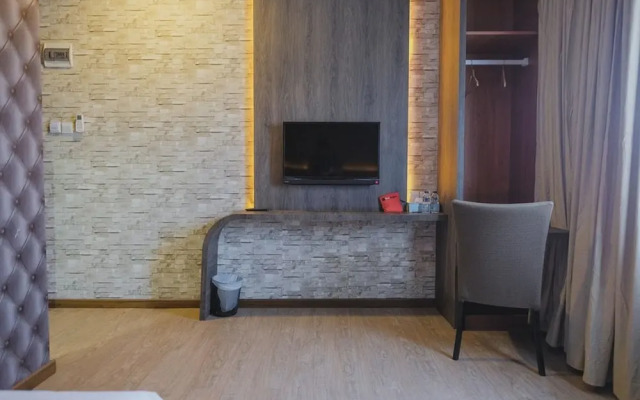 RedDoorz Plus near Pantai Coastarina 2