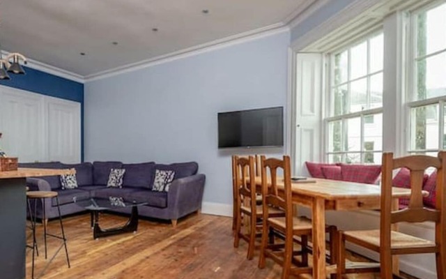 Market Street Apartment Sleeps 6