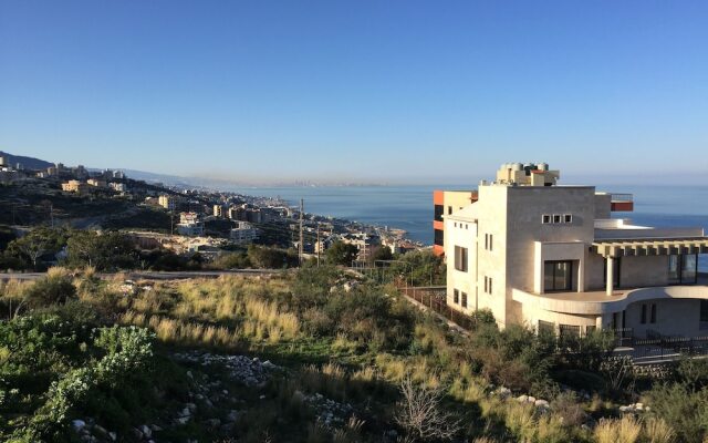 Quiet Comfy and Epic Seaview