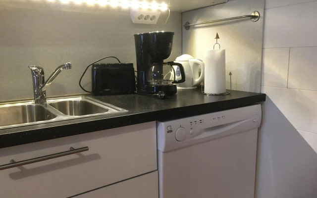 Tilava talo lähellä keskustaa