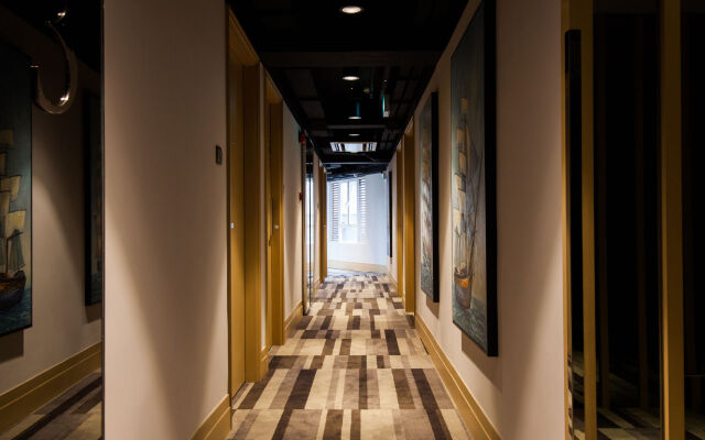 Caravel Hotel