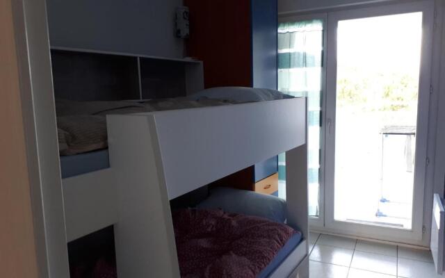 F2 Immeuble les pieds dans l'eau