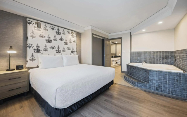 Sandman Signature Toronto Airport Hotel