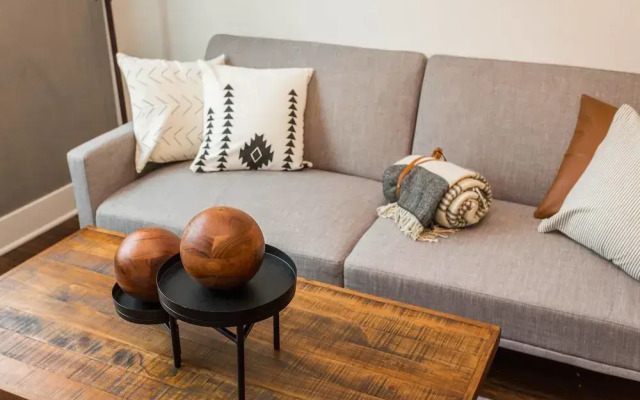 Handsome Mccormick 3bd-2ba Loft