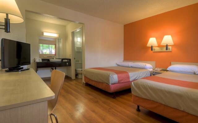 Motel 6 Los Angeles - Baldwin Park