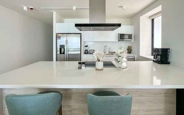 Paradise Found Luxe 2BR Condo in Iconic Location