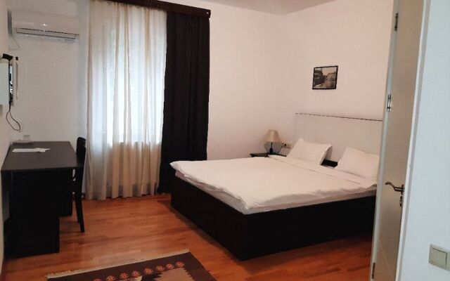 Biblioteka Hotel Rustaveli