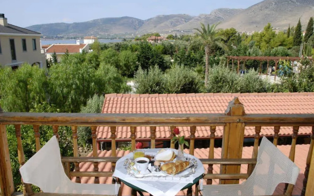 Porto Lourbas Hotel