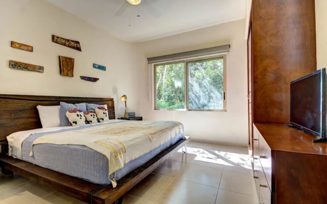 Peggy 2 BDRM apt sleeps 4 balcony