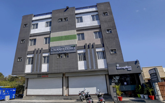 Treebo Grand Euro Pipliyahana Square