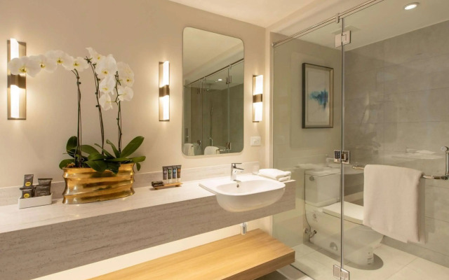Novotel Suites Manila at Acqua