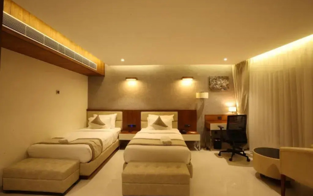 Royal Plaza Suites by RAK Rooms