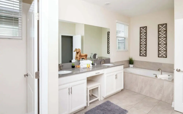 Storeybook Escape Sleeps 11!