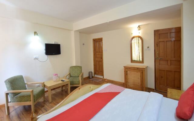 OYO 11552 Hotel Rising Star