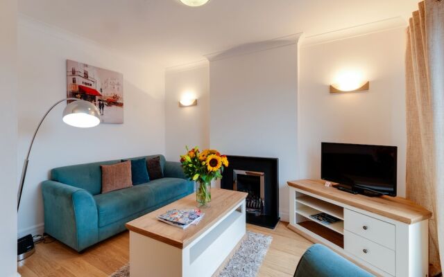 Base Serviced Apartments - The Docks