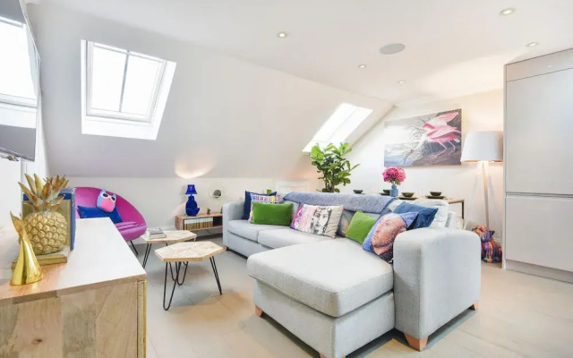 Stylish Family Home Close To Ealing Common