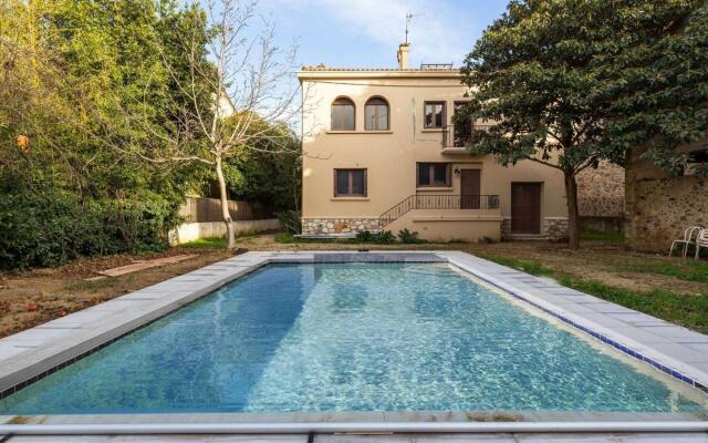 Alluring Holiday Home in Estagel with Private Pool