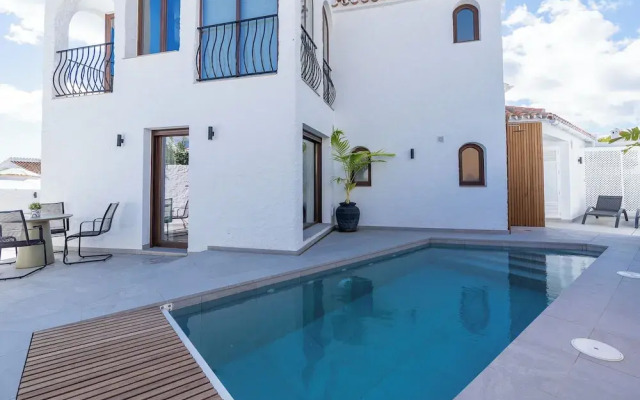 Luxury House With Private Heated Pool in Nerja!
