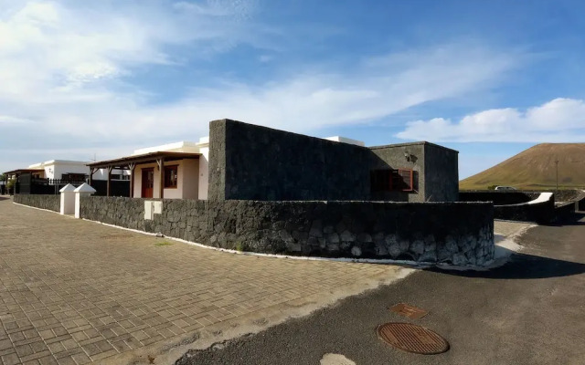 Spacious Villa in San Bartolomé With Swimming Pool