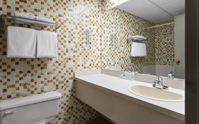 Travelodge by Wyndham Grande Prairie