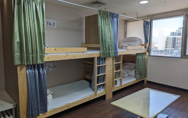 Heybear Capsule Hotel
