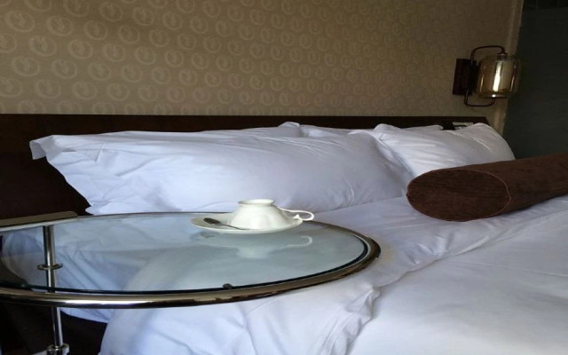 James Joyce Coffetel Qinhuangdao People Park Plaza