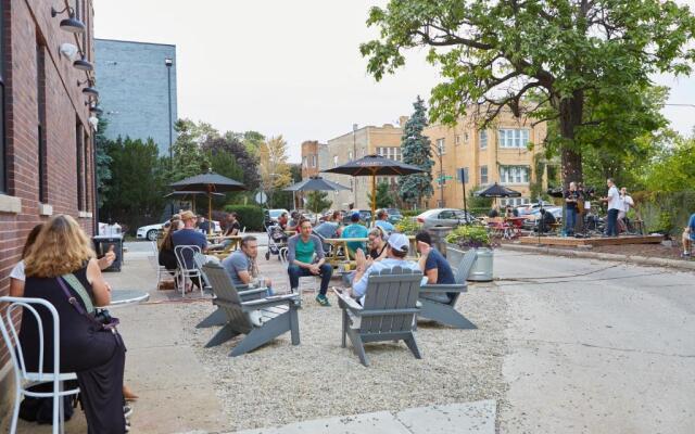 The Leavitt Street Inn and Tavern
