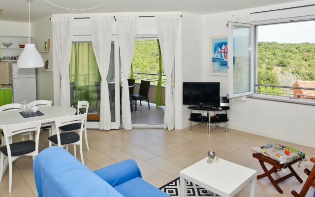Spacious Apartment With Covered Terrace & Sea View