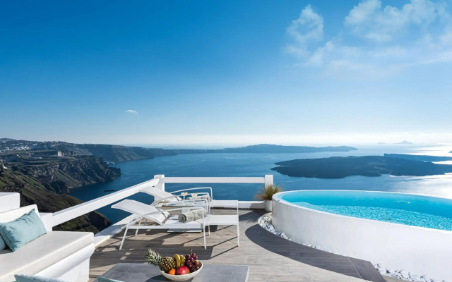 Aqua Luxury Suites