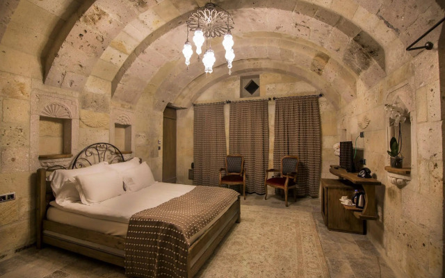 Hera Cave Suites