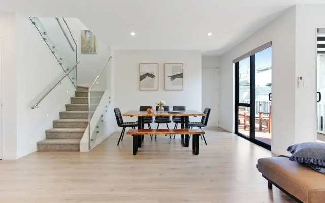 Central Oasis Townhouse with Parking